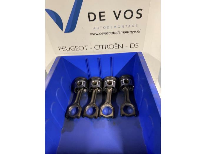 Used Piston Peugeot Partner (GC/GF/GG/GJ/GK) 1.6 HDI 75 16V Price € 250,00 Margin scheme offered by De Vos Onderdelen