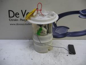Używane Elektryczna pompa paliwa Peugeot 308 (4A/C) 1.6 VTI 16V Cena € 70,00 Procedura marży oferowane przez De Vos Autodemontagebedrijf