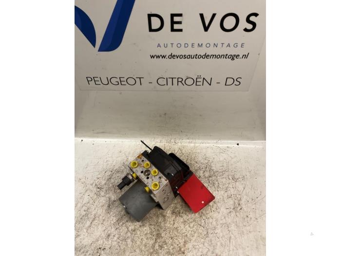Usagé Pompe ABS Citroen C8 (EA/EB) 2.2 HDi 16V Prix € 90,00 Règlement à la marge proposé par De Vos Onderdelen