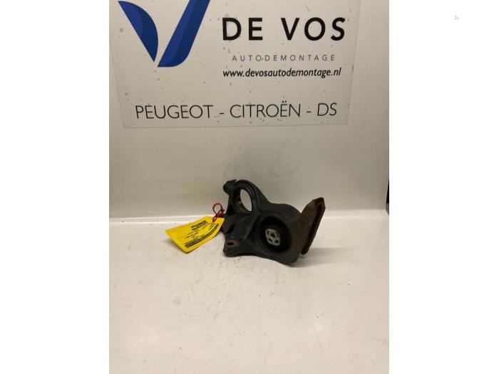 Usagé Support moteur Peugeot 307 CC (3B) 2.0 16V Prix € 70,00 Règlement à la marge proposé par De Vos Onderdelen