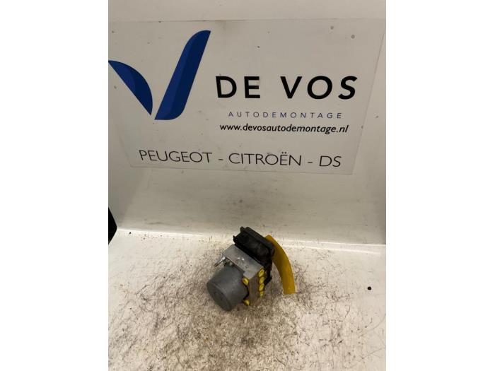 Usagé Bloc ABS Peugeot Partner Combispace 1.4 Prix € 90,00 Règlement à la marge proposé par De Vos Onderdelen