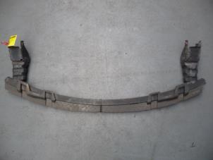 Used Front bumper frame Peugeot 807 2.0 HDi 16V Price € 50,00 Margin scheme offered by De Vos Autodemontagebedrijf