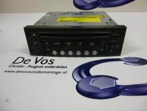 Usagé Radio/Lecteur CD Peugeot 807 2.0 HDi 16V Prix € 50,00 Règlement à la marge proposé par De Vos Autodemontagebedrijf