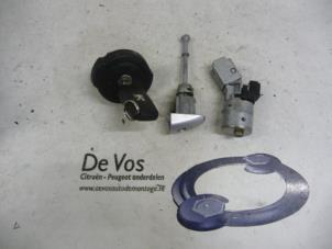 Usagé Kit serrure cylindre (complet) Peugeot 308 (4A/C) 1.6 16V THP Autom. Prix € 80,00 Règlement à la marge proposé par De Vos Autodemontagebedrijf