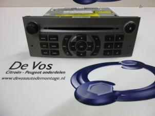Used Radio CD player Peugeot 407 (6D) 2.2 16V Price € 50,00 Margin scheme offered by De Vos Autodemontagebedrijf