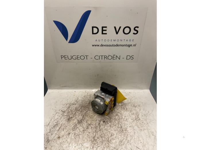 Usagé Bloc ABS Peugeot 2008 (CU) 1.2 Vti 12V PureTech 82 Prix € 160,00 Règlement à la marge proposé par De Vos Onderdelen