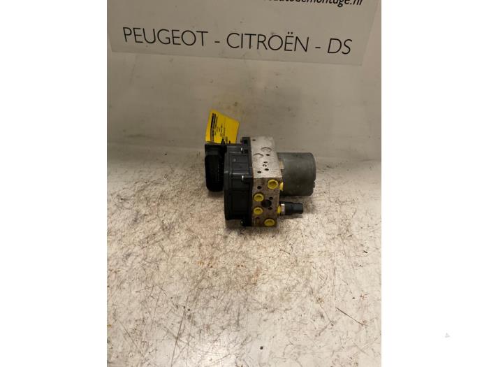Begagnade ABS-pump Peugeot 307 CC (3B) 2.0 16V Pris € 90,00 Marginaltabell erbjuds av De Vos Onderdelen