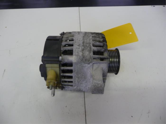 Usagé Dynamo Peugeot 107 1.0 12V Prix € 55,00 Règlement à la marge proposé par De Vos Onderdelen