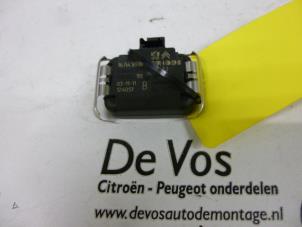 Usados Sensor de lluvia Peugeot 3008 I (0U/HU) 1.6 HDiF 16V Precio € 50,00 Norma de margen ofrecido por De Vos Autodemontagebedrijf