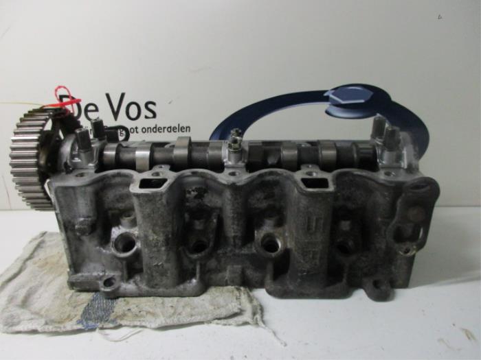 Cylinder head from a Peugeot 106 2002