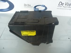 Używane Pojemnik na akumulator Peugeot 308 Cena € 10,00 Procedura marży oferowane przez De Vos Autodemontagebedrijf