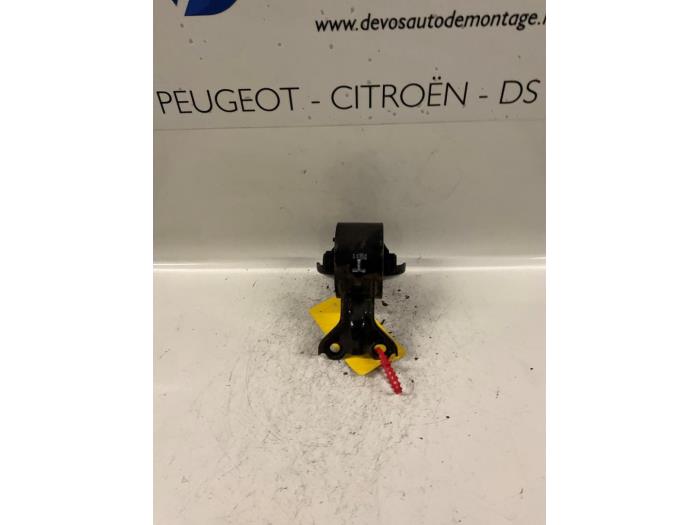 Used Engine mount Peugeot 4007 (VU/VV) 2.2 HDiF 16V Price € 45,00 Margin scheme offered by De Vos Onderdelen
