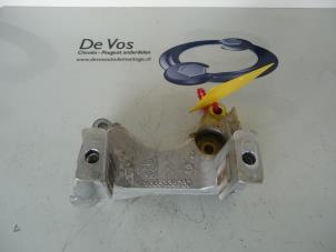 Używane Wspornik skrzyni biegów Peugeot 508 SW (8E/8U) 1.6 THP 16V Cena € 30,00 Procedura marży oferowane przez De Vos Autodemontagebedrijf