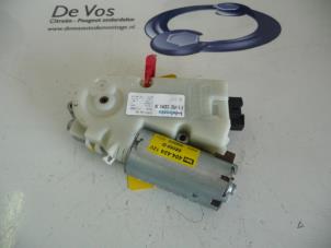 Used Sunroof motor Peugeot 607 (9D/U) 2.7 HDi V6 24V Price € 100,00 Margin scheme offered by De Vos Autodemontagebedrijf