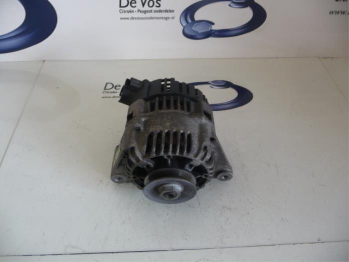Gebrauchte Dynamo Peugeot 206 (2A/C/H/J/S) 1.1 XN,XR Preis € 55,00 Margenregelung angeboten von De Vos Onderdelen