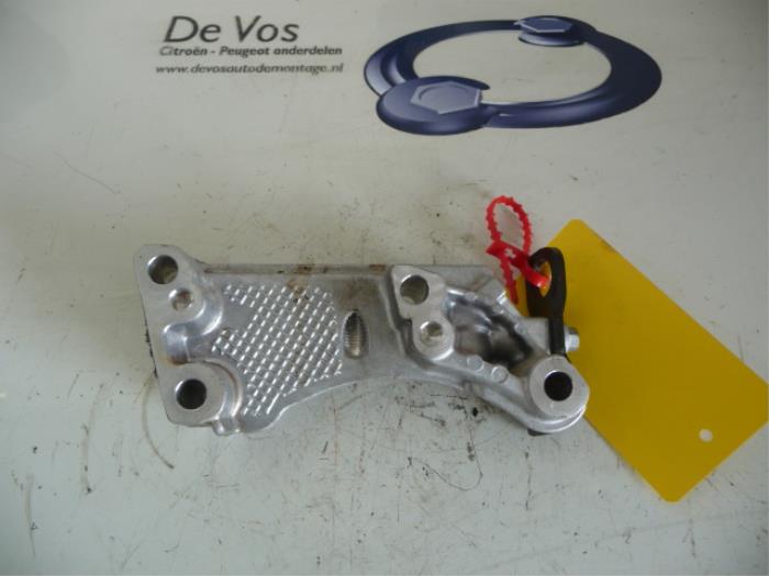 Used Engine mount Peugeot 207 Price € 10,00 Margin scheme offered by De Vos Onderdelen