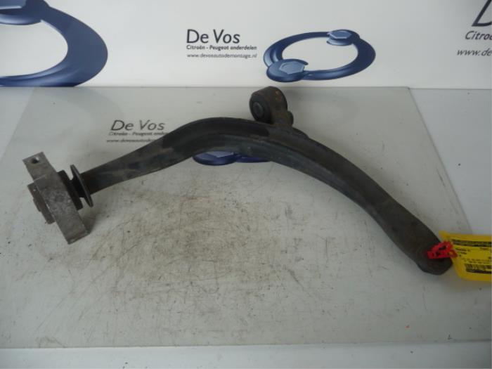 Front wishbone, right from a Citroën C5 II Berline (RC) 1.6 HDiF 16V 2007
