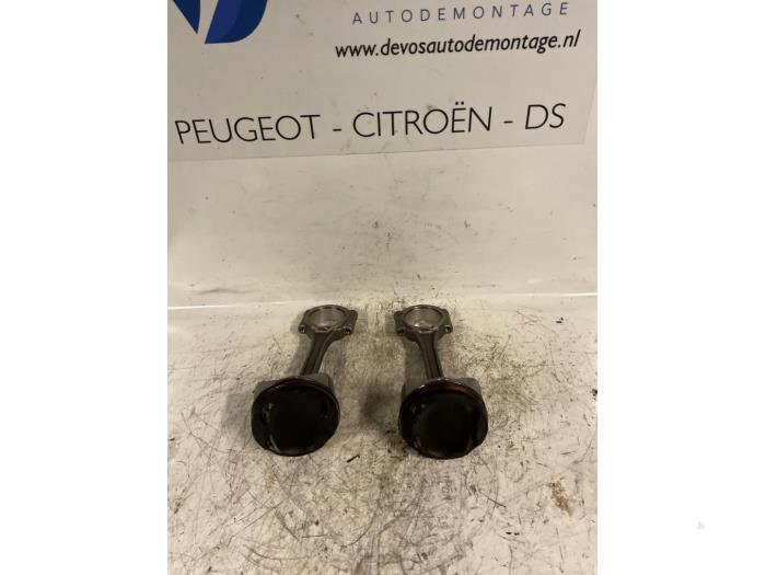Usagé Piston Peugeot 208 I (CA/CC/CK/CL) 1.2 Vti 12V PureTech 82 Prix € 300,00 Règlement à la marge proposé par De Vos Onderdelen