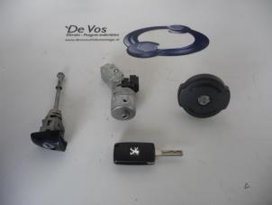 Used Set of cylinder locks (complete) Peugeot 308 (4A/C) 1.6 HDi Price € 80,00 Margin scheme offered by De Vos Autodemontagebedrijf
