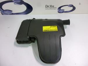 Używane Obudowa filtra powietrza Citroen C1 1.0 12V Cena € 35,00 Procedura marży oferowane przez De Vos Autodemontagebedrijf