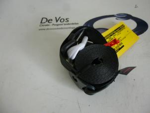 Used Front seatbelt, right Peugeot 208 I (CA/CC/CK/CL) 1.4 HDi Price € 35,00 Margin scheme offered by De Vos Autodemontagebedrijf