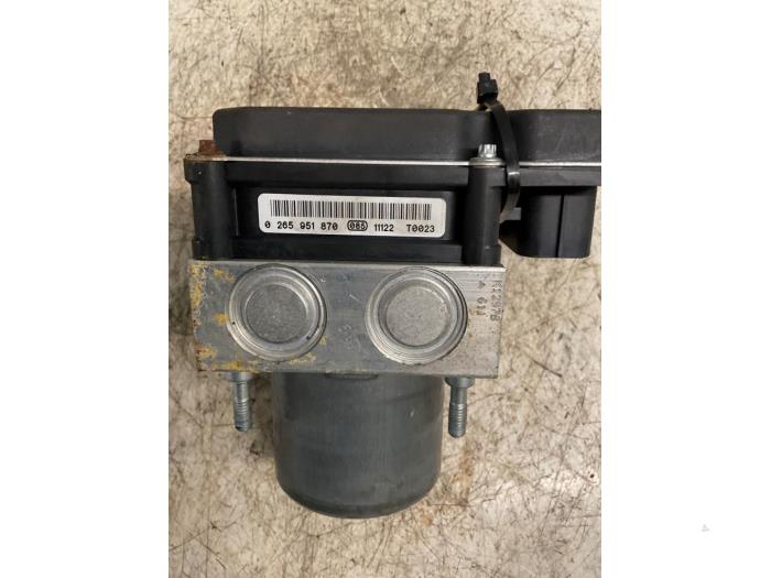 Pompe ABS d'un Peugeot 308 (4A/C) 1.6 HDi 2012