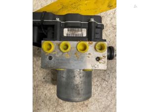 Pompe ABS d'un Peugeot 308 (4A/C) 1.6 HDi 2012
