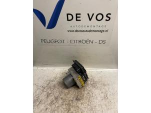 Pompe ABS d'un Peugeot 308 (4A/C) 1.6 HDi 2012