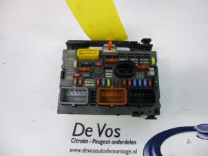 Used Fuse box Peugeot 5008 I (0A/0E) 2.0 HDiF 16V Price € 90,00 Margin scheme offered by De Vos Autodemontagebedrijf