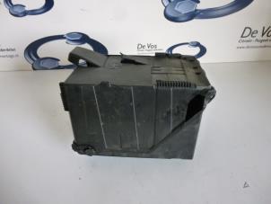 Used Battery box Citroen C4 Berline (LC) 2.0 HDi 16V 138 Price € 20,00 Margin scheme offered by De Vos Autodemontagebedrijf