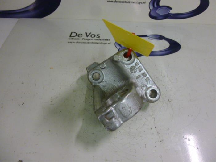 Used Engine mount Peugeot 207/207+ (WA/WC/WM) 1.6 16V RC Turbo Price € 20,00 Margin scheme offered by De Vos Onderdelen