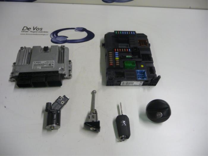 Used Engine management computer Peugeot 208 Price € 350,00 Margin scheme offered by De Vos Onderdelen