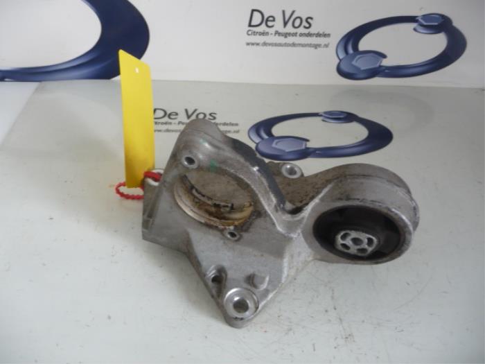 Engine mount from a Peugeot 406 Coupé (8C) 2.2 HDI 16V FAP 2003