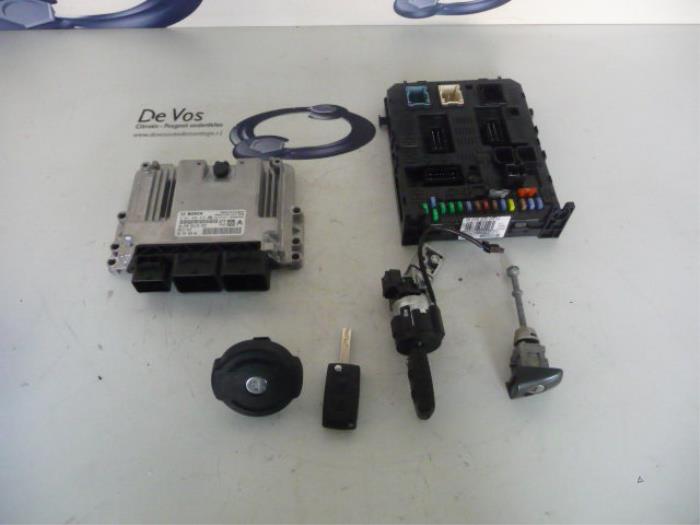 Used Engine management computer Peugeot 3008 I (0U/HU) 1.6 VTI 16V Price € 350,00 Margin scheme offered by De Vos Onderdelen