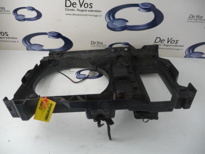 Cooling fan housing from a Citroën C5 II Berline (RC) 1.6 HDiF 16V 2006