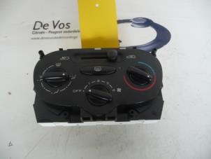 Używane Panel sterowania nagrzewnicy Peugeot 206 (2A/C/H/J/S) 1.4 HDi Cena € 25,00 Procedura marży oferowane przez De Vos Autodemontagebedrijf