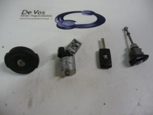 Usagé Kit serrure cylindre (complet) Peugeot 308 (4A/C) 1.4 VTI 16V Prix € 80,00 Règlement à la marge proposé par De Vos Autodemontagebedrijf