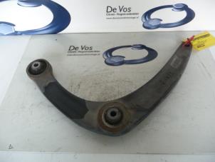 Usagé Bras de suspension avant gauche Peugeot 3008 I (0U/HU) 1.6 HDiF 16V Prix € 70,00 Règlement à la marge proposé par De Vos Autodemontagebedrijf