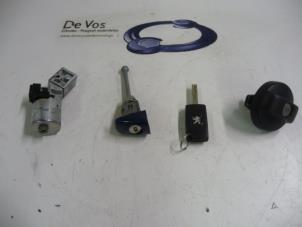 Used Set of cylinder locks (complete) Peugeot 207/207+ (WA/WC/WM) 1.4 16V Vti Price € 80,00 Margin scheme offered by De Vos Autodemontagebedrijf
