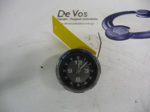 Używane Zegar Peugeot RCZ (4J) 1.6 16V THP Cena € 100,00 Procedura marży oferowane przez De Vos Autodemontagebedrijf