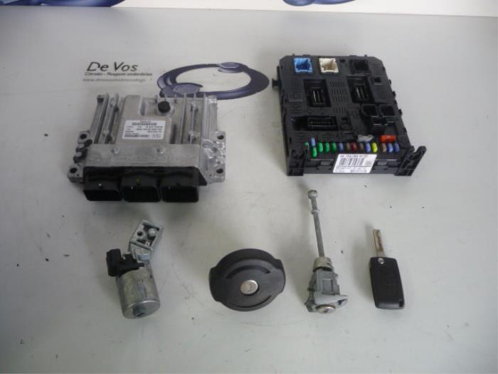 Used Engine management computer Peugeot 308 CC (4B) 2.0 HDiF 16V GT Autom. Price € 350,00 Margin scheme offered by De Vos Onderdelen
