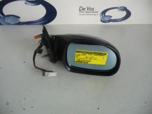 Used Wing mirror, right Peugeot 406 (8B) 2.0 HDi 90 Price € 55,00 Margin scheme offered by De Vos Autodemontagebedrijf