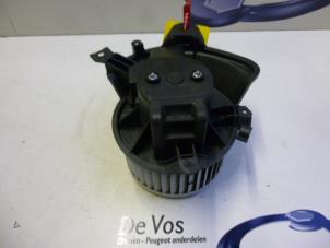 Usados Motor de ventilador de calefactor Peugeot Bipper (AA) 1.4 HDi Precio € 55,00 Norma de margen ofrecido por De Vos Autodemontagebedrijf