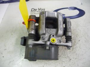 Used Rear brake calliper, right Peugeot 308 (L3/L8/LB/LH/LP) 1.6 HDi Price € 100,00 Margin scheme offered by De Vos Autodemontagebedrijf