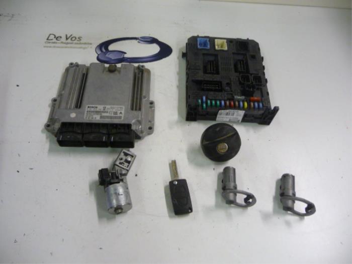 Used Engine management computer Peugeot 807 Price € 350,00 Margin scheme offered by De Vos Onderdelen