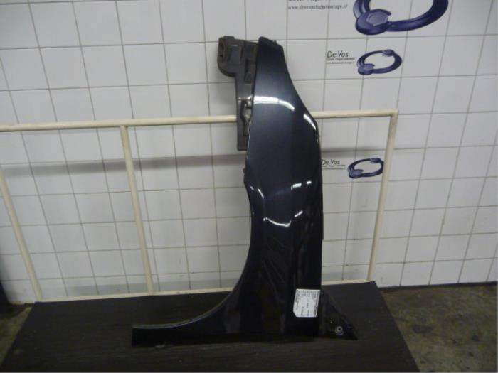 Front wing, left from a Peugeot 807 2008