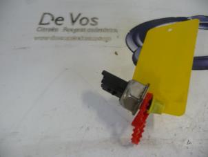 Usados Sensor de presión de combustible Citroen DS3 Precio € 45,00 Norma de margen ofrecido por De Vos Autodemontagebedrijf