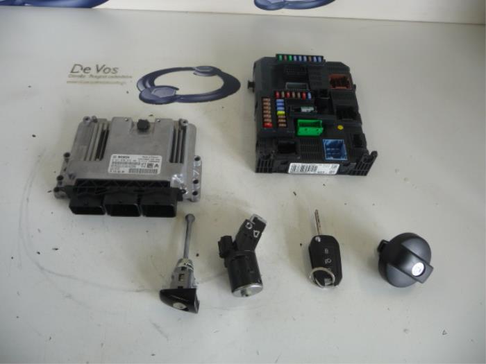 Used Engine management computer Peugeot 208 Price € 350,00 Margin scheme offered by De Vos Onderdelen
