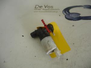 Usados Bomba de limpiaparabrisas delante Peugeot 807 Precio € 10,00 Norma de margen ofrecido por De Vos Autodemontagebedrijf