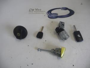 Used Set of cylinder locks (complete) Peugeot 207/207+ (WA/WC/WM) 1.4 16V VTi Price € 80,00 Margin scheme offered by De Vos Autodemontagebedrijf